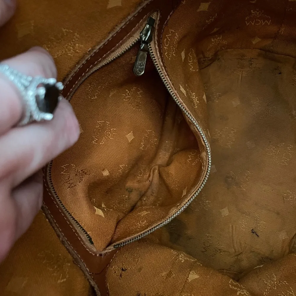 MCM bucket bag 🖤 - Picture 8 of 9